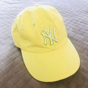 ‼️SOLD‼️New Era Yankees Baseball Cap, electric yellow small-med